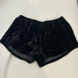 Ivivva youth shorts, size 10 blk velvet w/pockets great condition Lululemon kids
